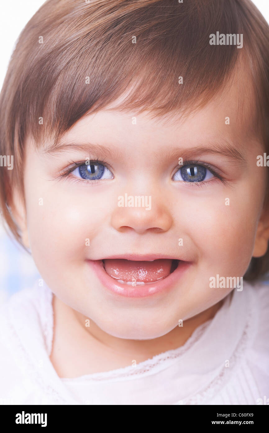 Nahaufnahme eines lächelnden Babymädchen Gesicht Stockfoto