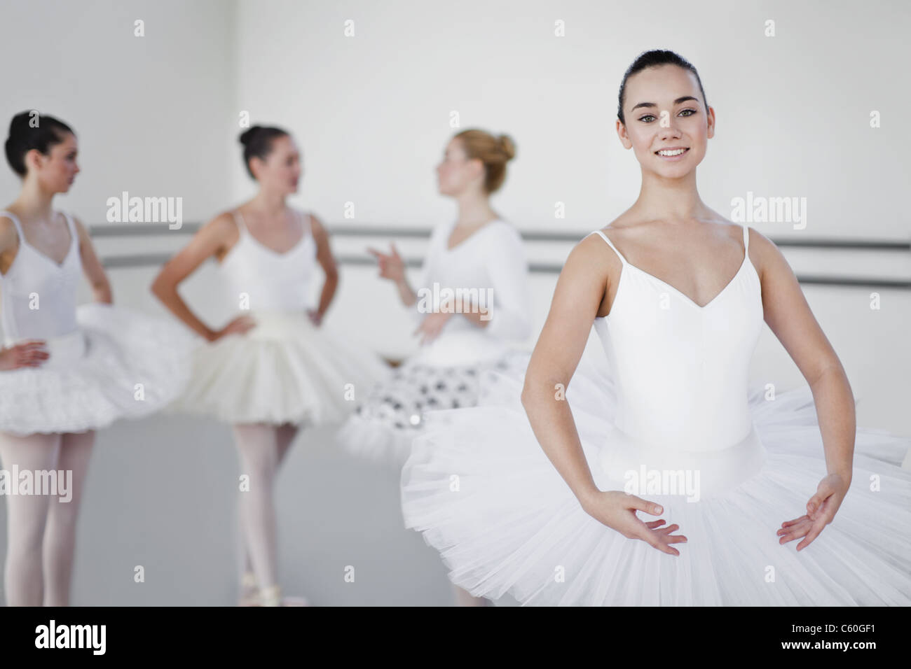 Drei Ballett Tanzende Frauen Stockfotos und -bilder Kaufen - Alamy