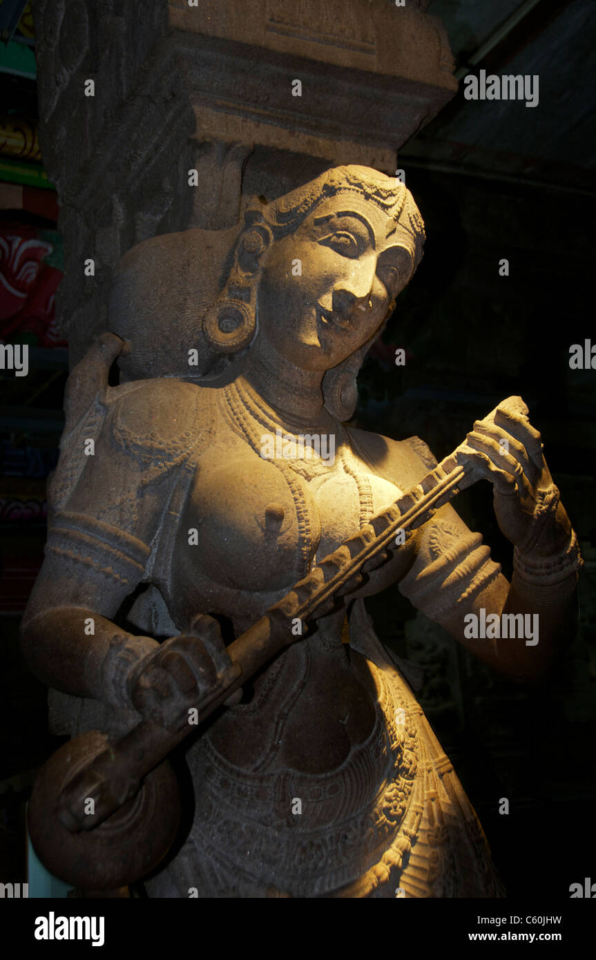 Stone Carving Musikerin Tempel Kunstmuseum Sri Meenakshi Tempel Madurai Tamil Nadu in Indien Stockfoto