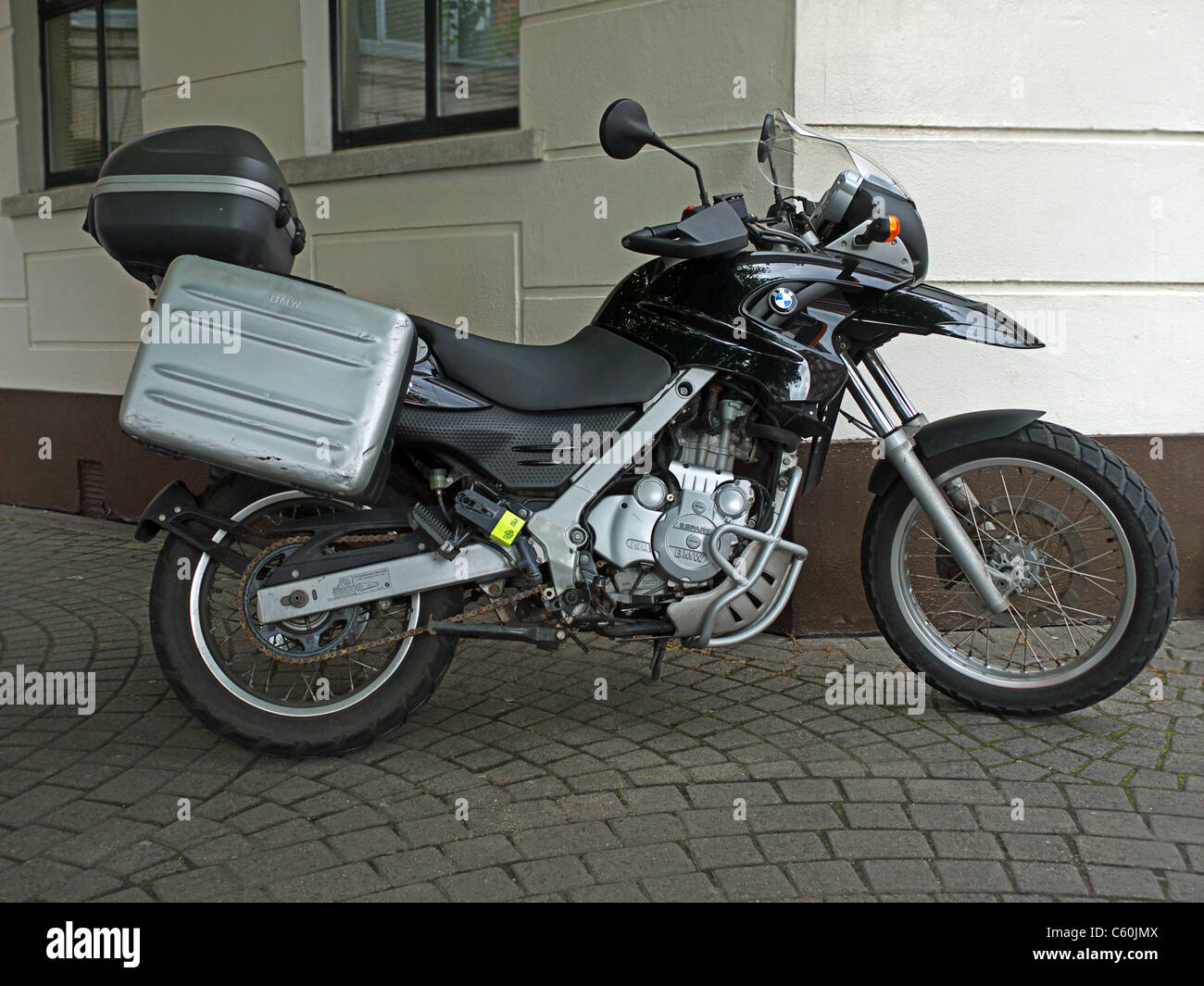 BMW 650 Motorrad Motorrad-all-Terrain mit Aluminiumkoffer Dublin Irland  Stockfotografie - Alamy