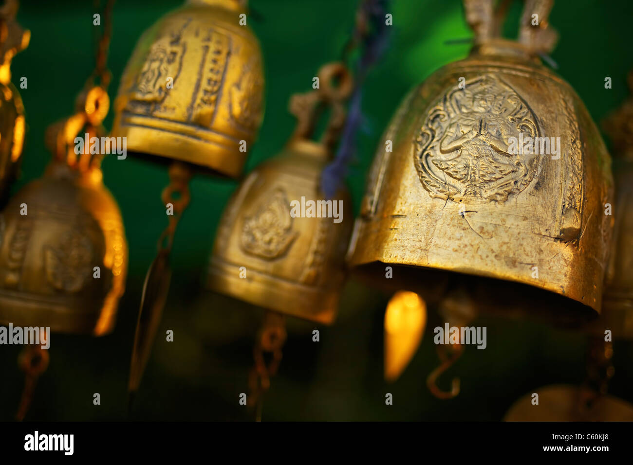 Glocken im Inneren des Tempels. Flachen DOF. Stockfoto
