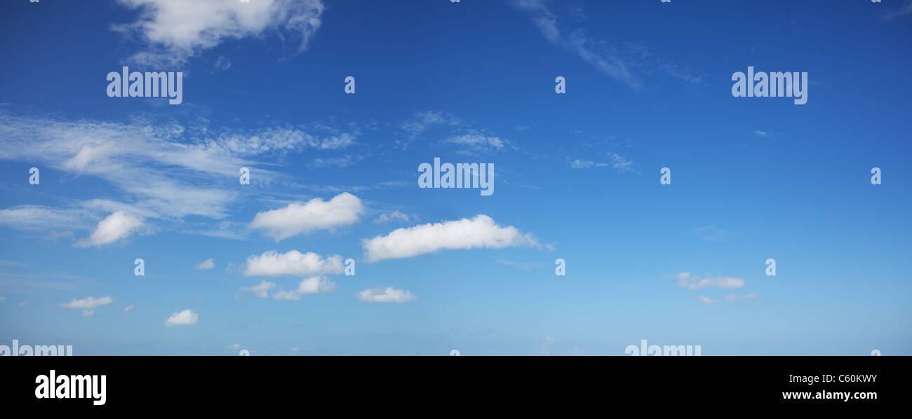 Blauer Himmel, Panorama-Aufnahme Stockfoto