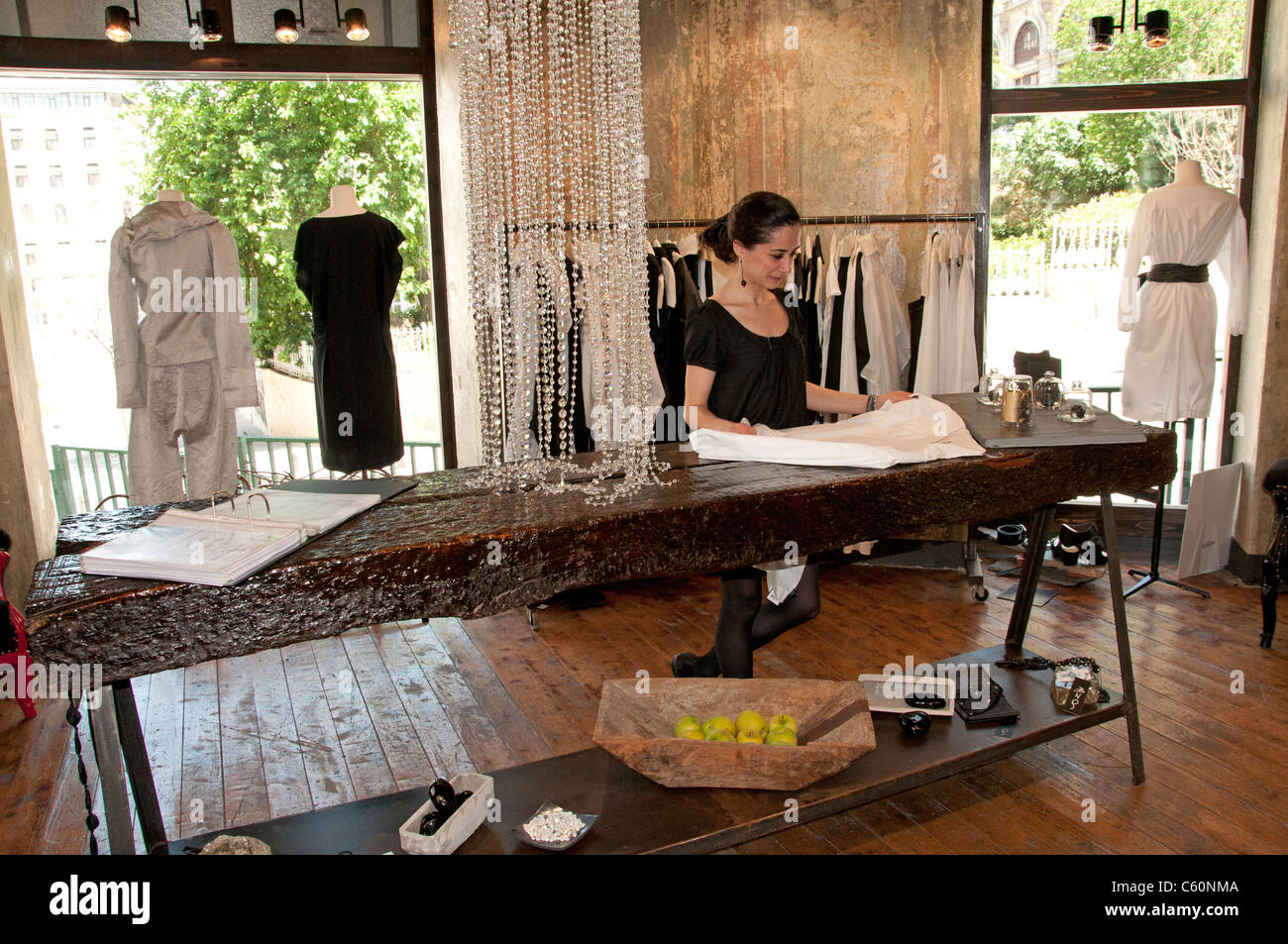 Istanbul-Trendy Modeboutique Türkei nahe Galata-Turm Stockfoto