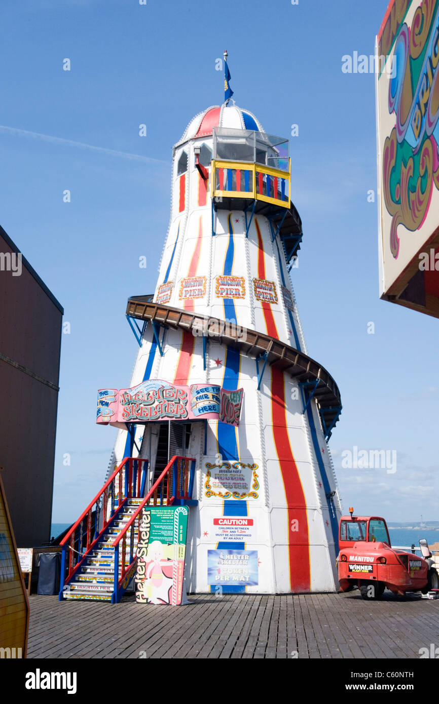 Unterhaltung East Sussex traditionelle Kirmes Helter Skelter oder riesenrutsche Brighton Marine Palace Pier - BMPP Stockfoto