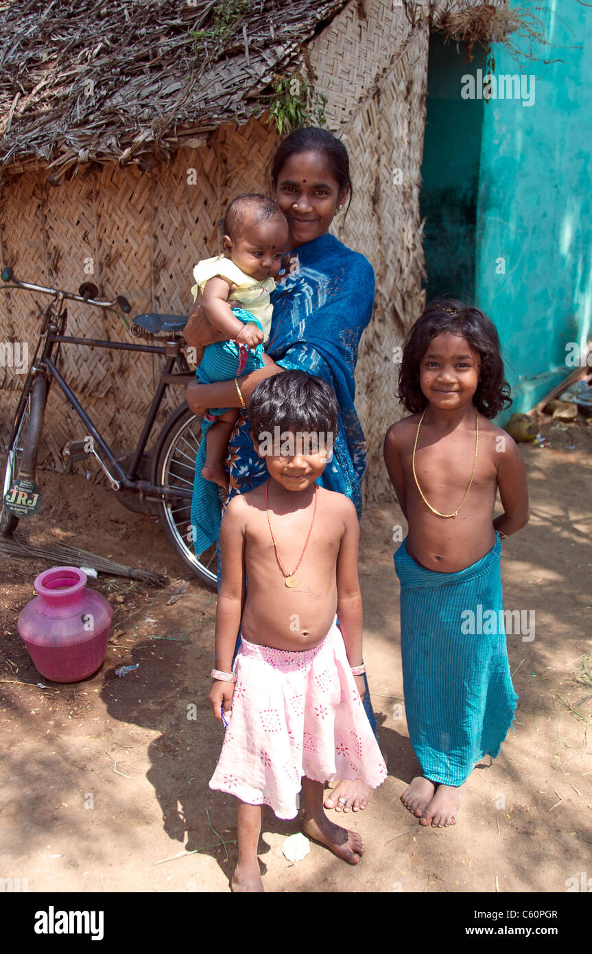 Mutter und drei Kinder Tamil Nadu in Indien Stockfoto