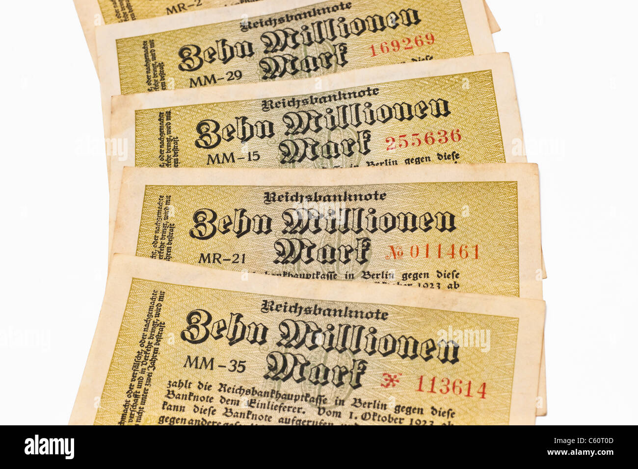 Teilansicht des einige alte deutsche Rechnungen der 22. August 1923 über die Höhe von 10 Millionen Reichsmark Stockfoto