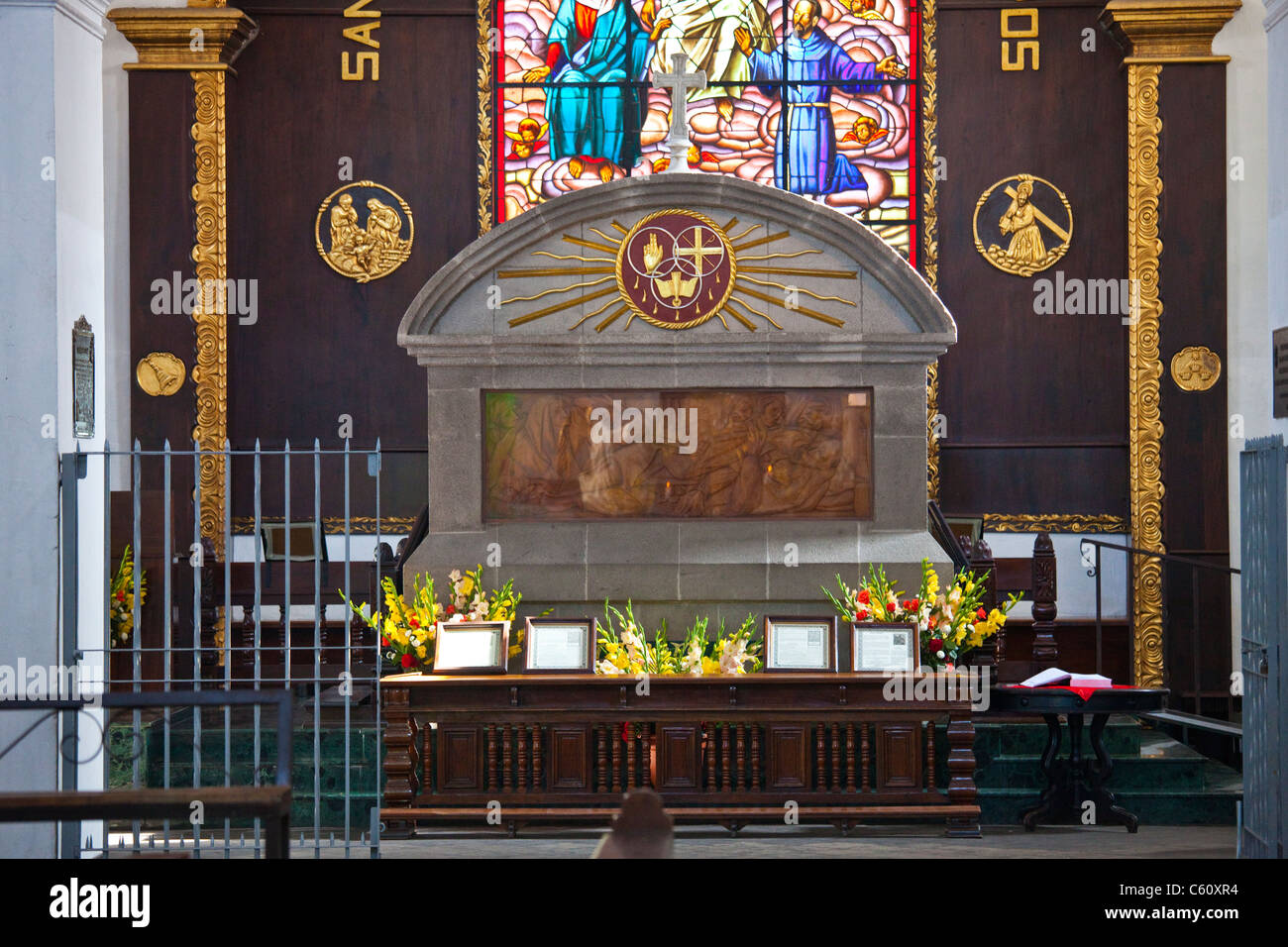 Grab des Heiligen Hermano Pedro San Francisco el Grande Kirche, Antigua in Guatemala Stockfoto