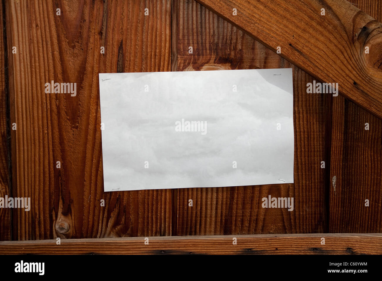 Holz-Wand und Papier für Hintergrund Stockfoto