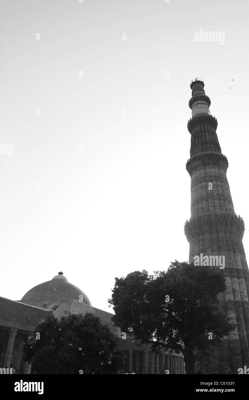 Qutub minar in schwarz / weiß Stockfoto