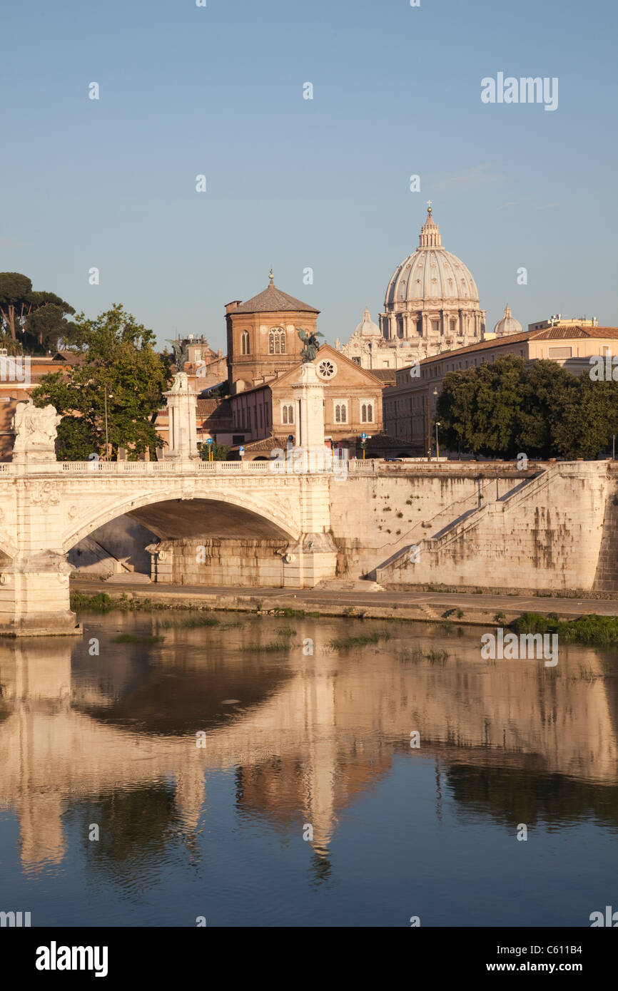 Italien, Rom, Vittorio Emanuele II Brücke und dem Vatikan Stockfoto