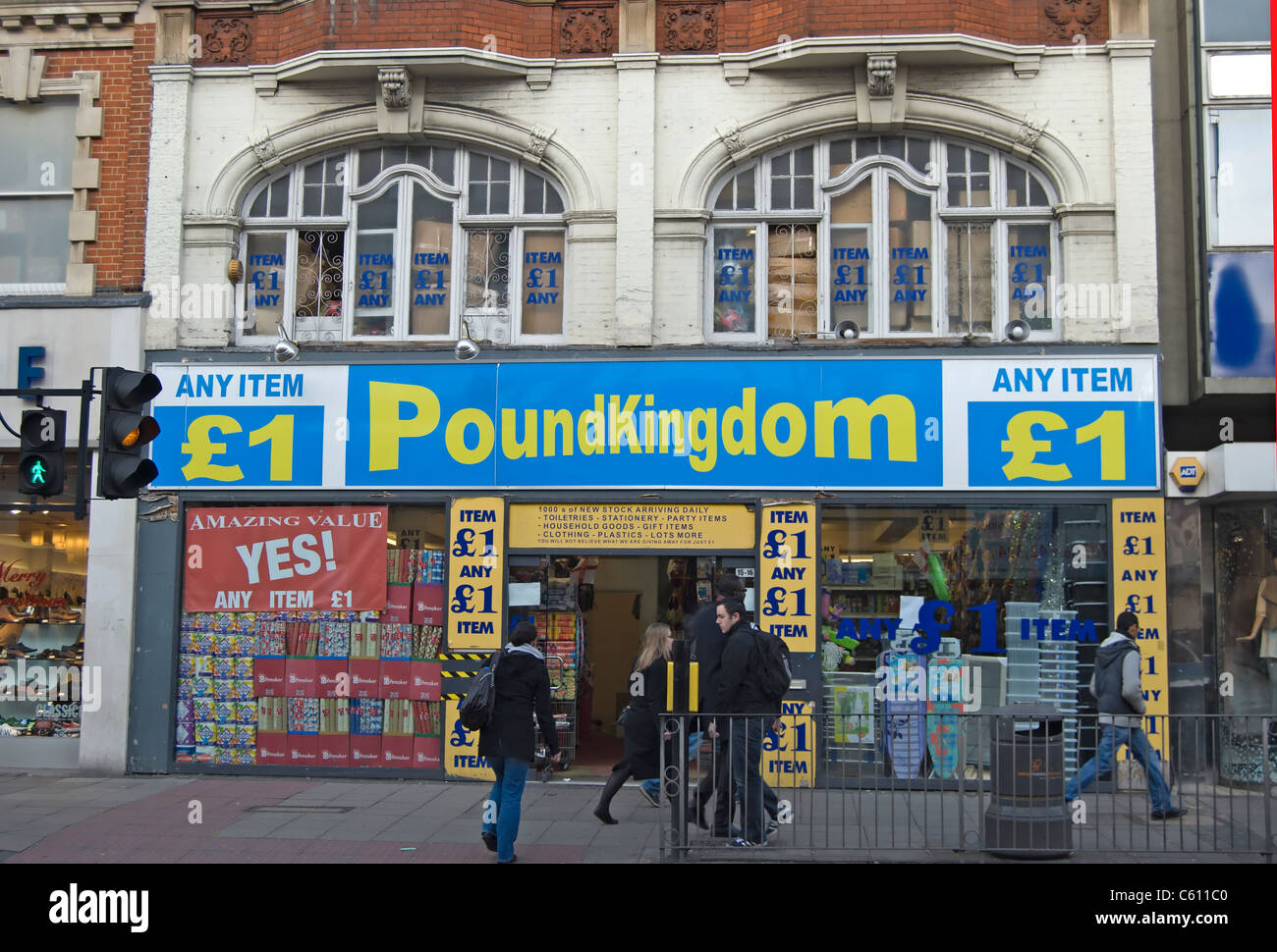 Zweig des Königreiches Billigpreis Einzelhandel Kette Pfund in Ealing, West London, england Stockfoto