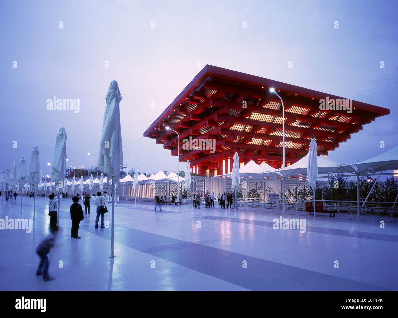 Shanghai Expo-Gelände mit in den Rücken der chinesische Pavillon. Stockfoto