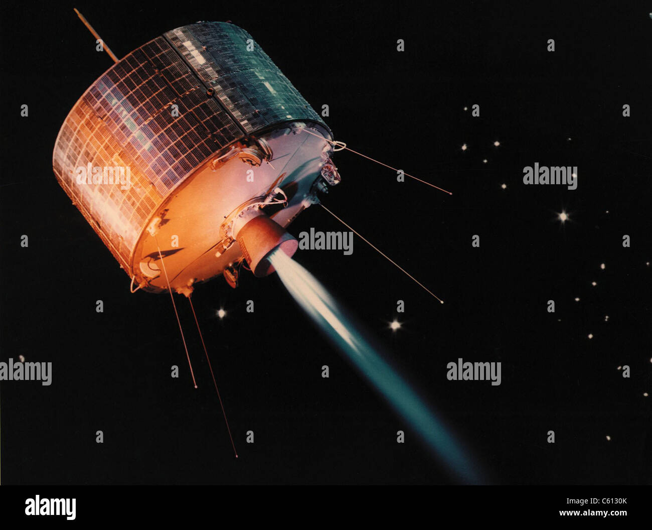 Syncom, den ersten geostationären Satelliten, das heißt, es umkreist mit der gleichen Geschwindigkeit der Erdrotation, die Aufrechterhaltung einer stabilen Position. Gegründet 1963, die einen Kommunikationssatelliten Syncom übertragen live-Berichterstattung von den Olympischen Spielen 1964 in Tokio zu Stationen in Nordamerika und Europa. Stockfoto