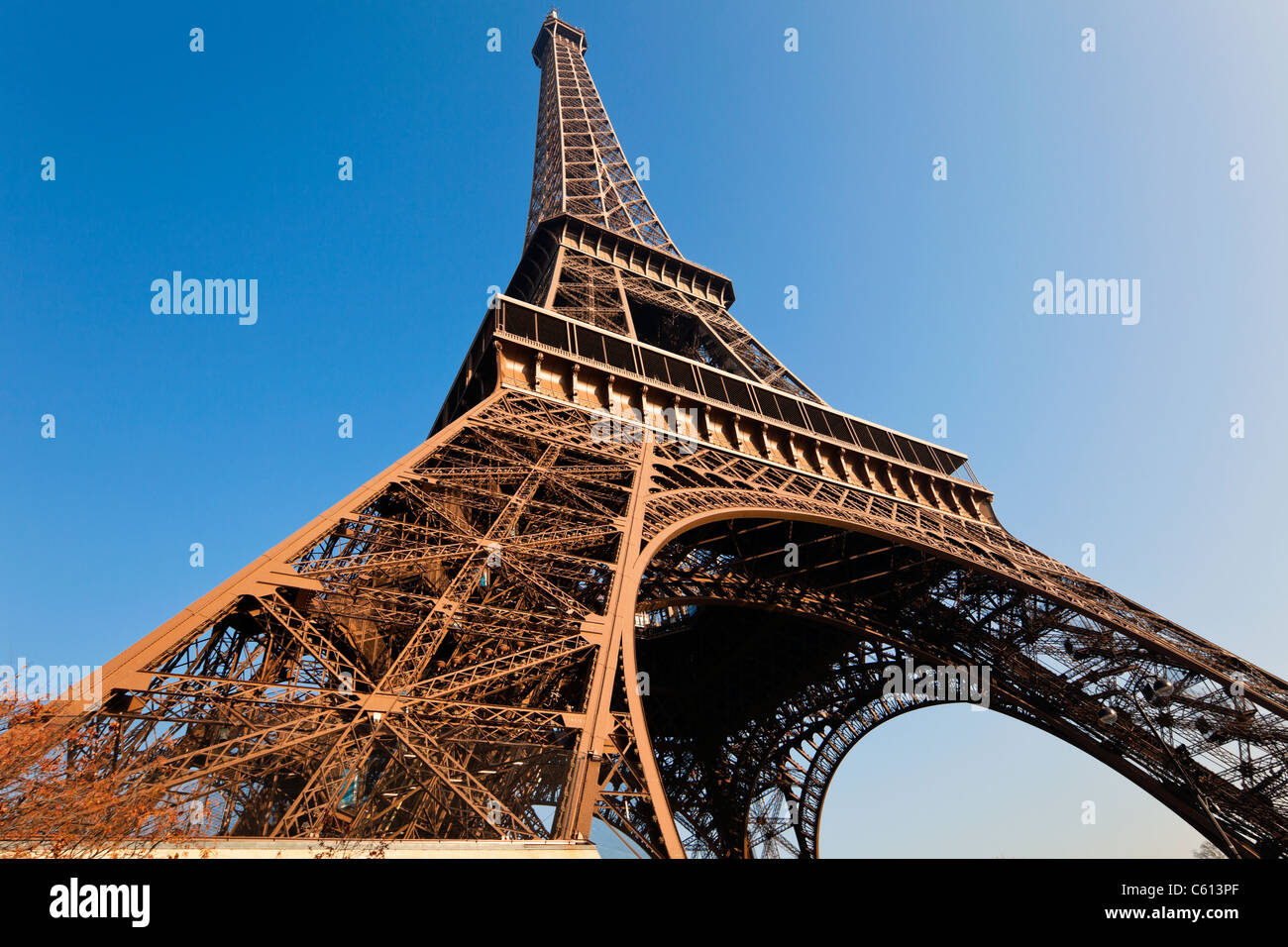 Eiffelturm aus nächster Nähe. Paris, Frankreich. Stockfoto