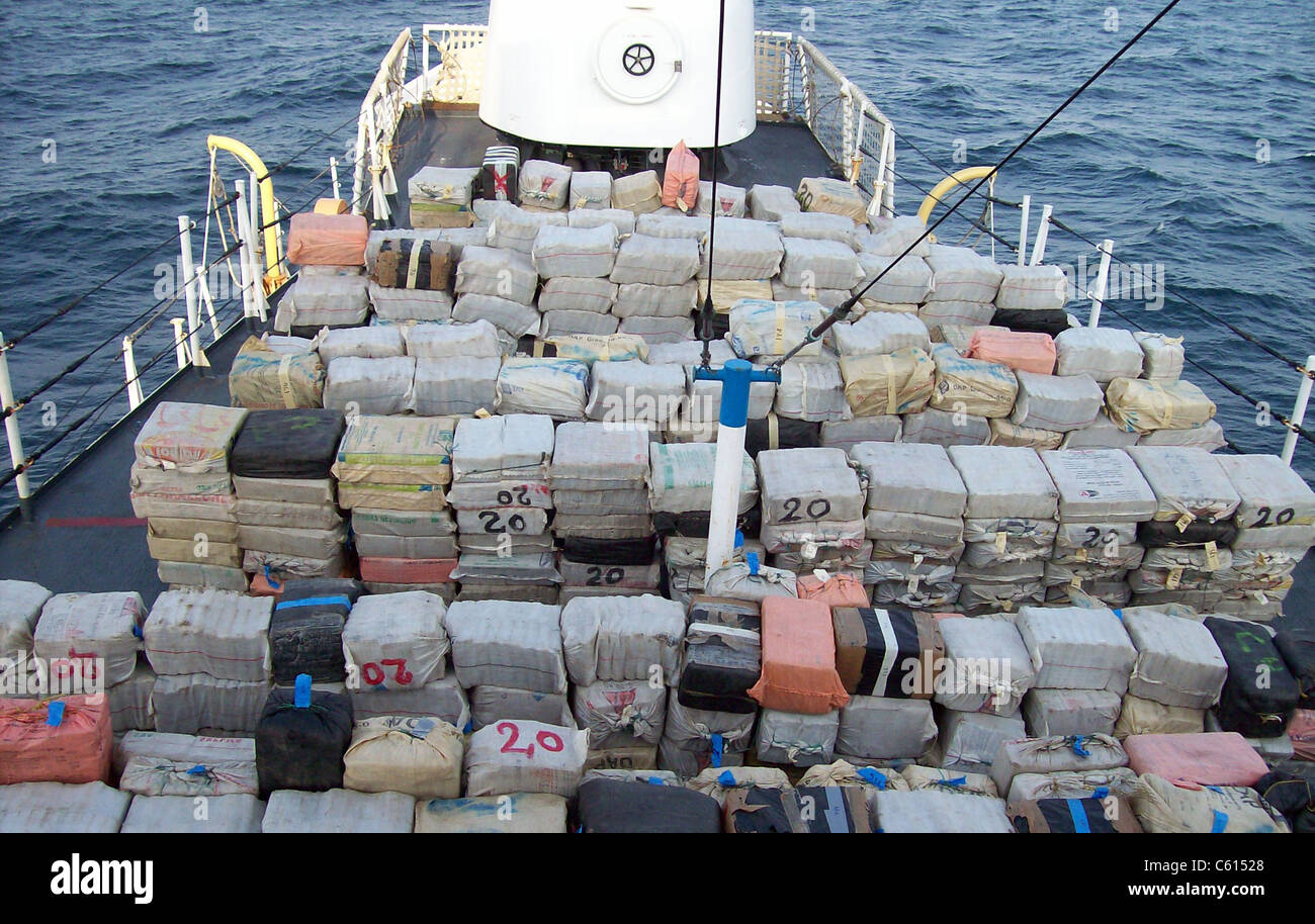 Die US-Küstenwache machte einen Rekord Medikament Anfall von ca. 42 845 Pfund Kokain an Bord die panamaische Flagge Motorschiff GATUN vor der Küste der Isla de Coiba Panama am 18. März 2007., Foto: Everett Collection(BSLOC 2011 6 190) Stockfoto