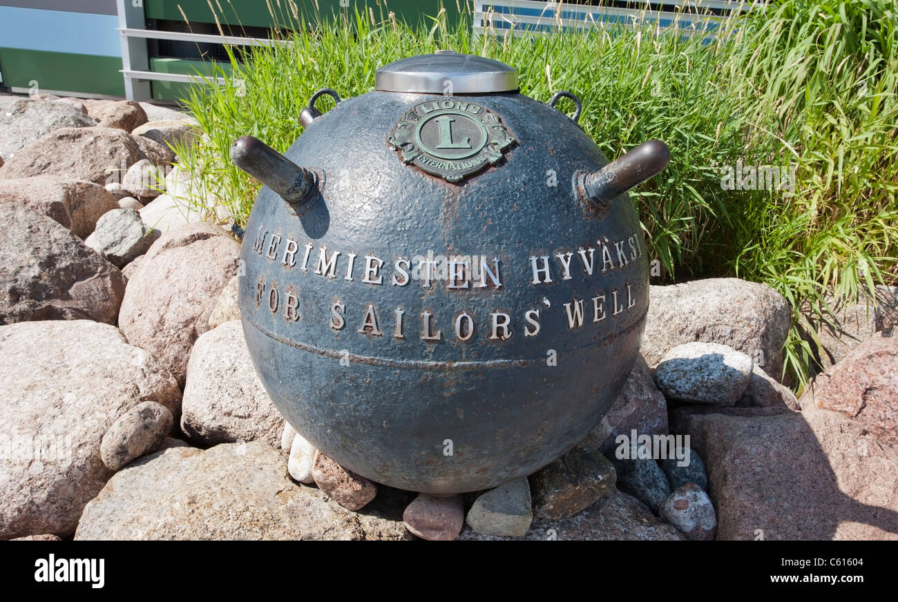 Alten naval mine als Statue in Kotka, Finnland Stockfoto