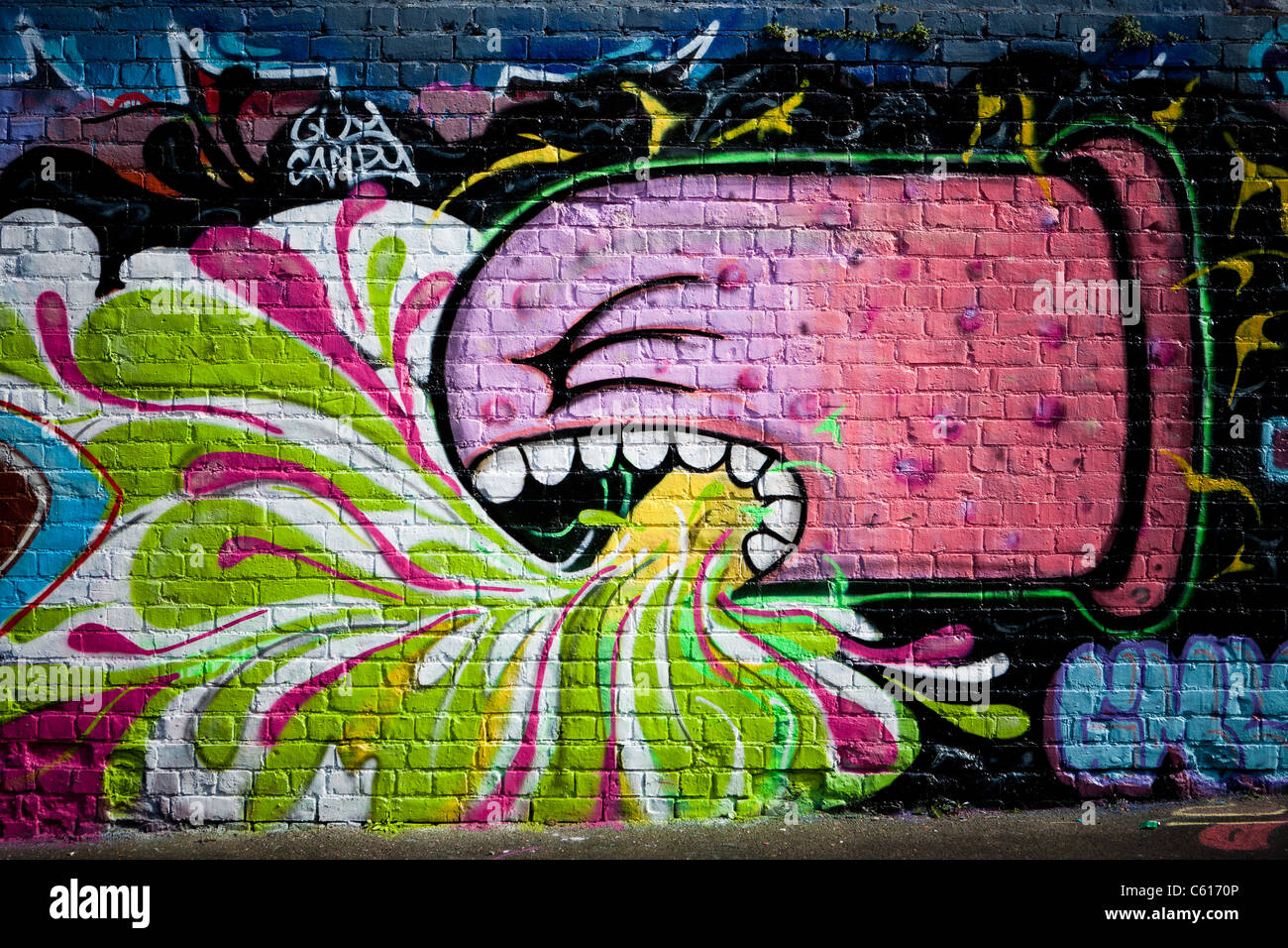 Salbei Graffiti Gebäudewand, Gateshead, England Stockfoto