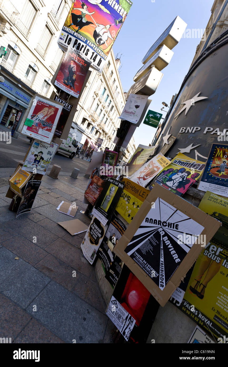 Werbedisplays während das Theaterfestival in Avignon Stockfoto