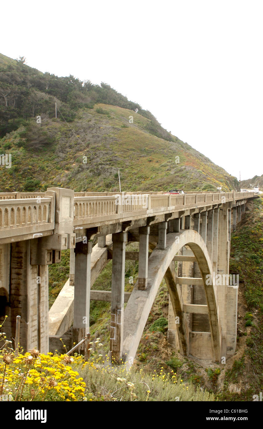 Rocky Creek Bridge entlang Highway 1 in Kalifornien Stockfoto