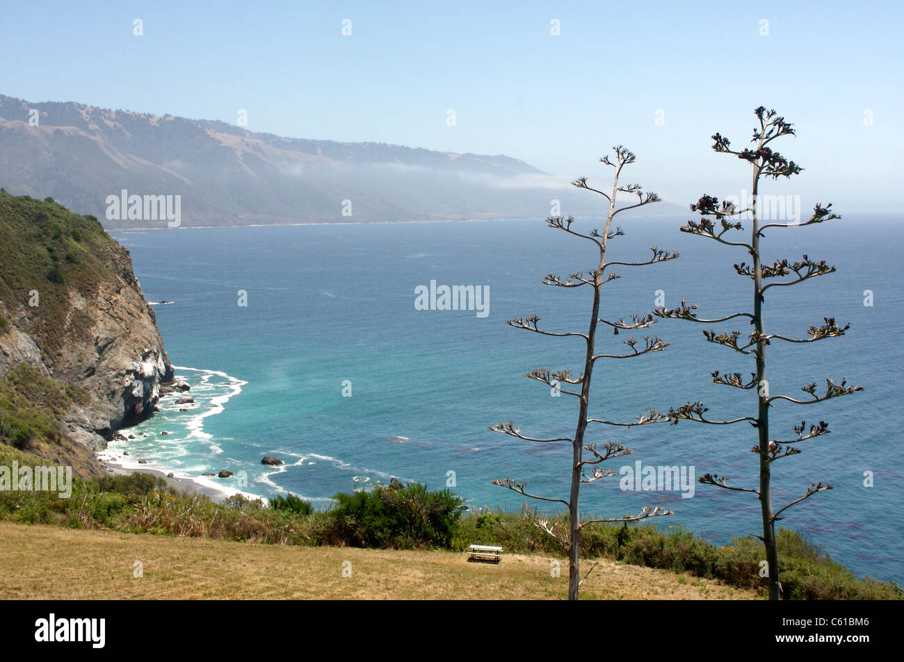 Blick auf den Pazifischen Ozean von Lucia, Kalifornien, am Highway 1 Stockfoto