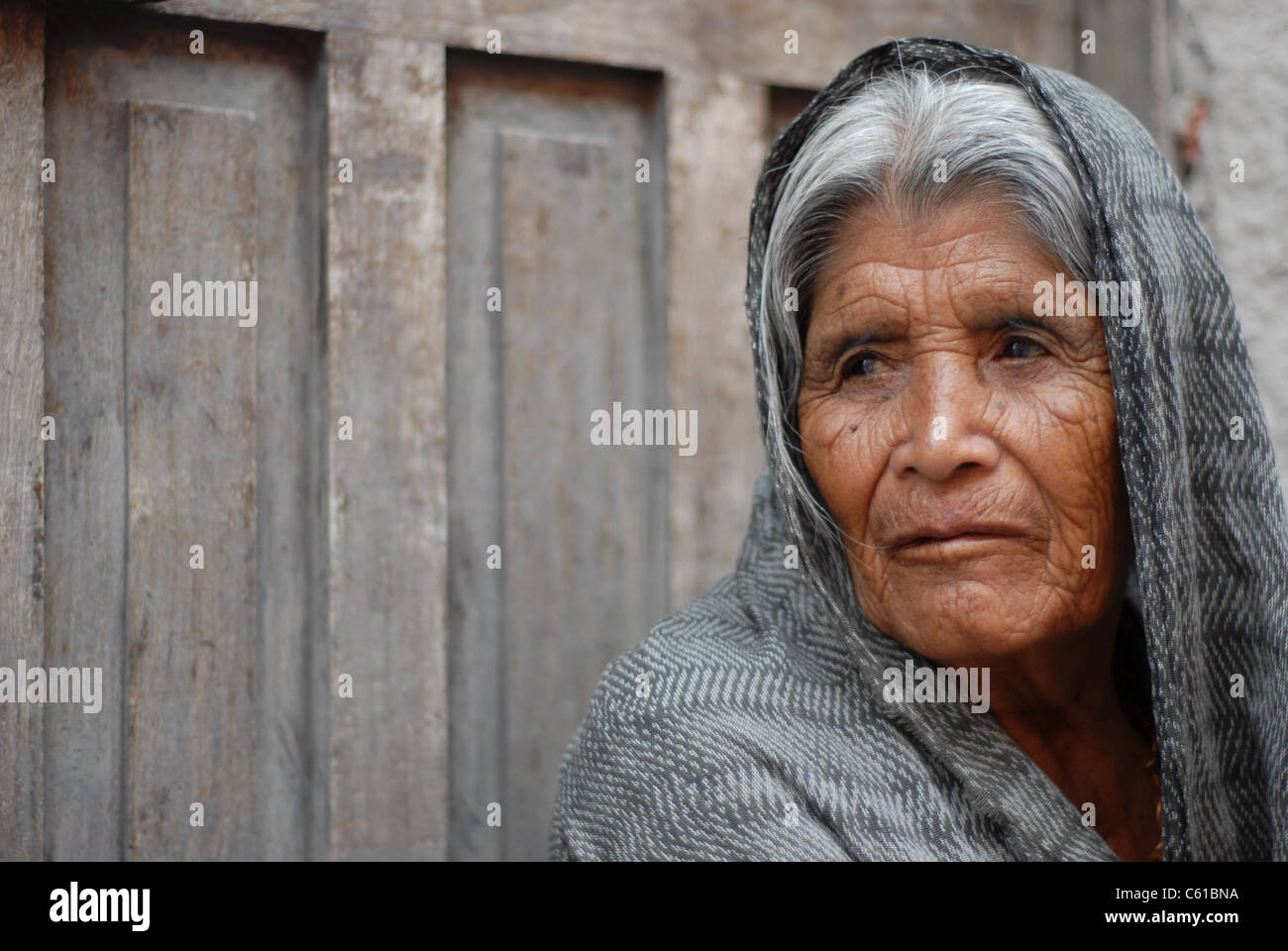 Mexikanische Seniorin tragen Schal in San Miguel de Allende. Stockfoto