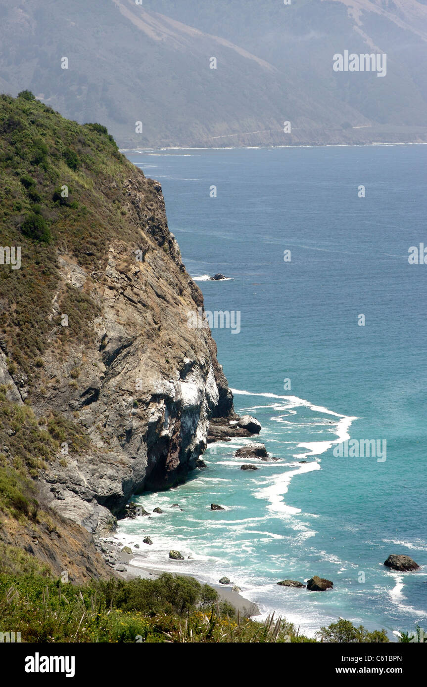 Blick auf den Pazifischen Ozean von Lucia, Kalifornien, am Highway 1 Stockfoto