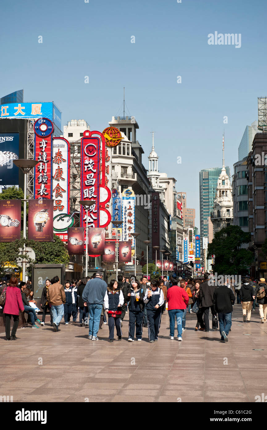 Nanjing Road Einkaufsstraße in Shanghai, China Stockfoto