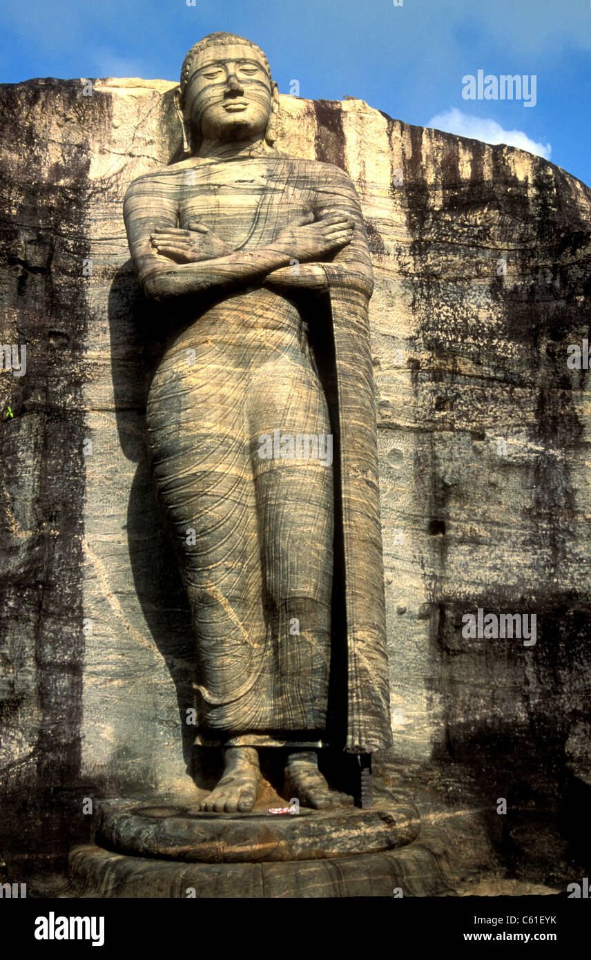 Gal Viharaya Riese stehende BuddhaStatue in Polonnurawa Sri Lanka