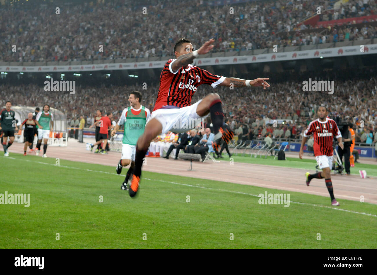 Kevin Prince Boateng vom AC Mailand feiert sein Tor während der italienischen Super Cup 2011 Stockfoto