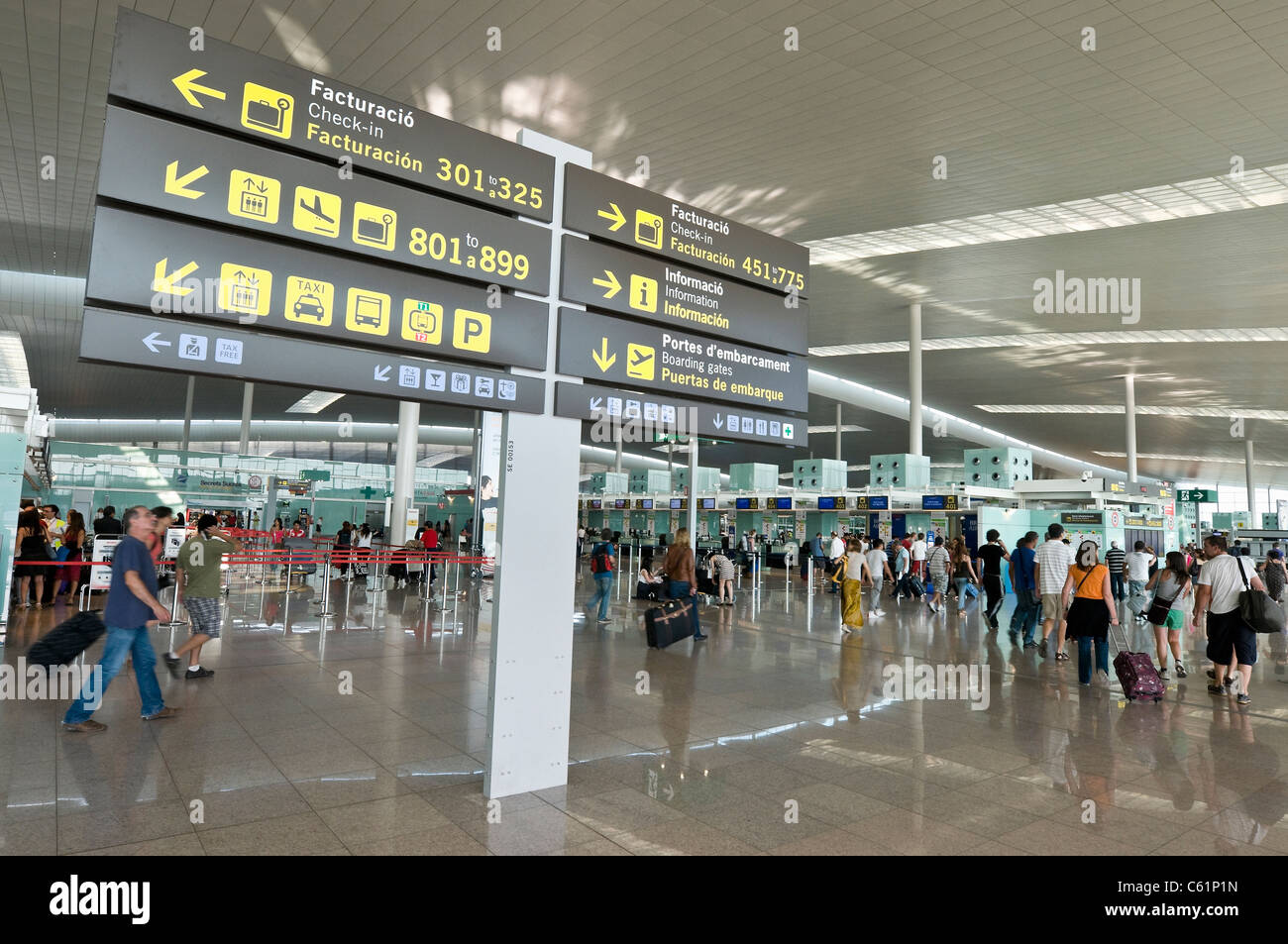 Check-in-Bereich am Terminal 1, Flughafen El Prat, Barcelona, Spanien Stockfoto