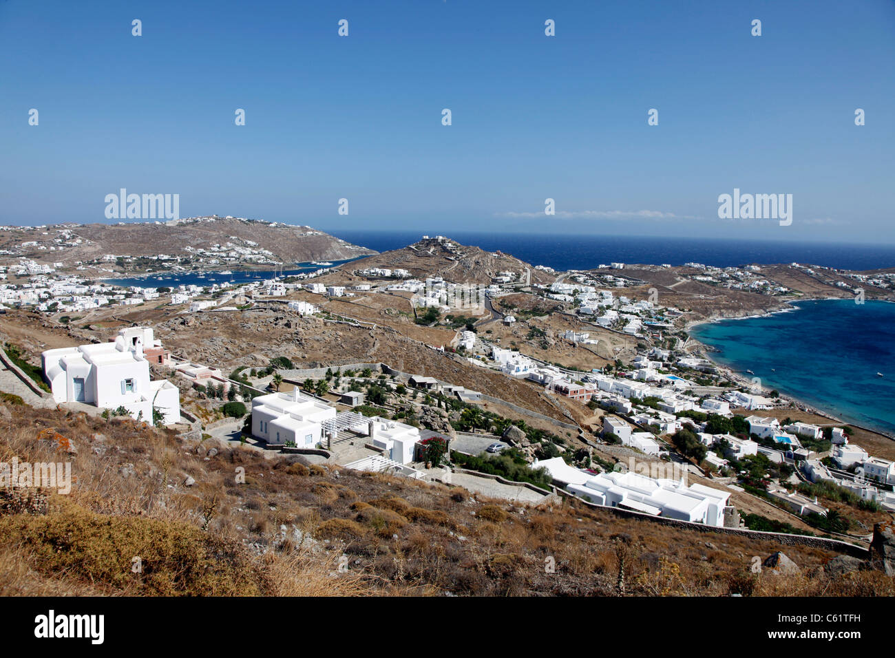 Blick über die Bucht von Ormos, Süd Küste von Mykonos, griechische Insel, Europa. Stockfoto
