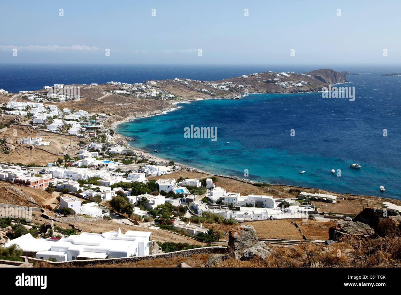 Blick über die Bucht von Ormos, Süd Küste von Mykonos, griechische Insel, Europa. Stockfoto