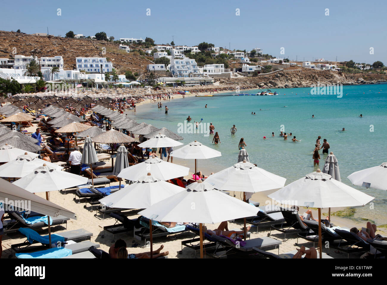 Psarou Beach, Mykonos, griechische Insel im Mittelmeer, Europa. Stockfoto