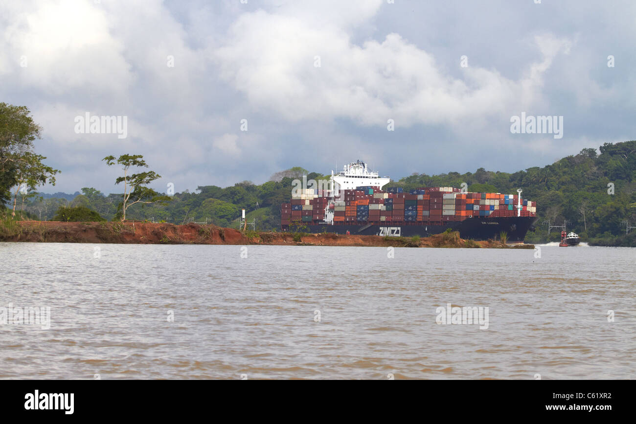 Schifffahrt auf den Panama-Kanal Stockfoto