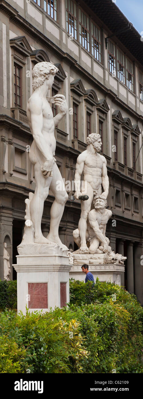 Von Michelangelo Statue des David und Bartolommeo Bandinellis Herkules und Grab, Piazza della Signoria, Florenz, Italien Stockfoto