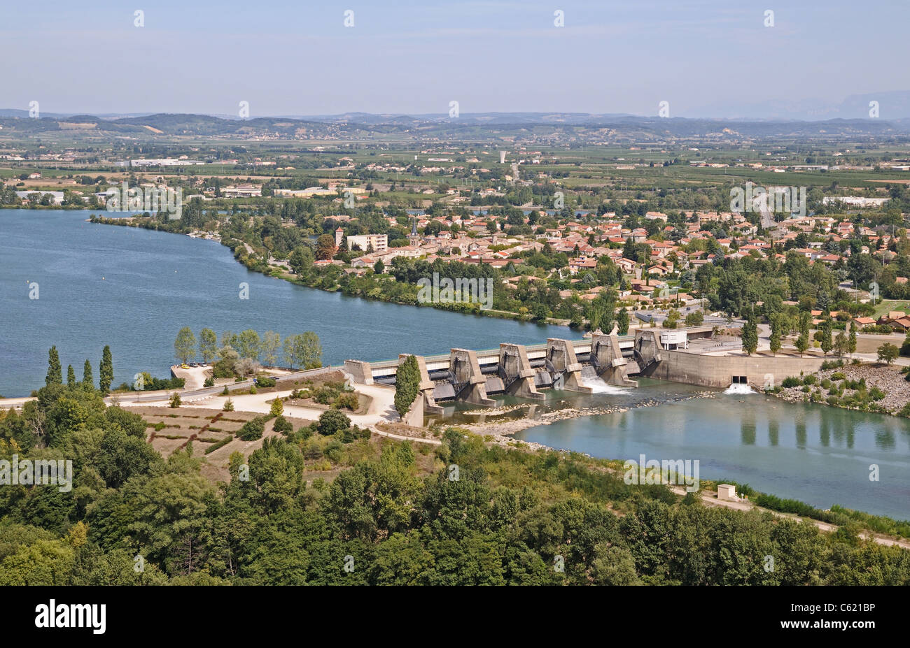 Sperrfeuer auf der Rhone in Frankreich "La Roche-de-Glum" "Ardech Drome" Durchflussregelung Stockfoto