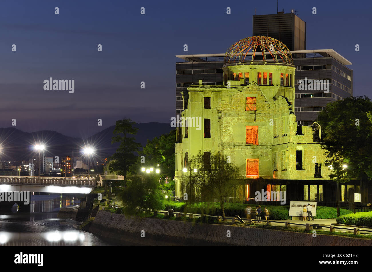 Der Atomic Dome in Hiroshima Japan dient als Denkmal im Friedenspark von Hiroshima Memorial in Hiroshima, japan. Stockfoto