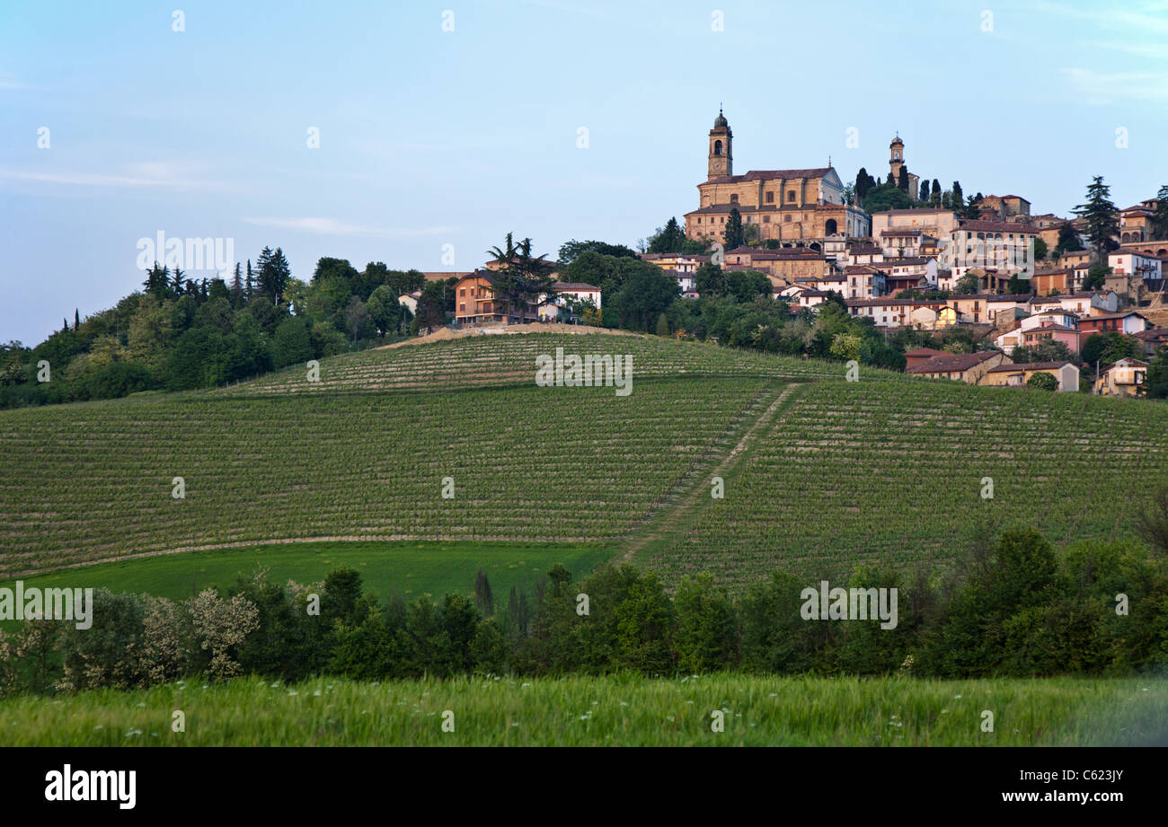 Italien, Piemont, Monferrato, Ansicht von Vignale und die Weinberge Stockfoto