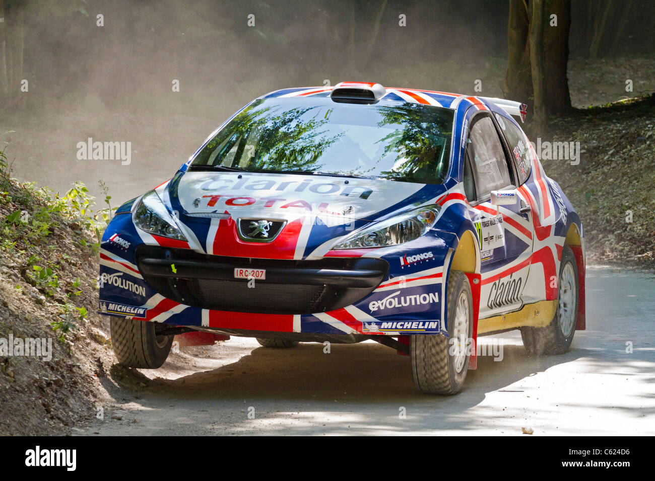 Peugeot 207 S2000 2011 mit Fahrer Guy Wilks beim 2011 Goodwood Festival of Speed, Sussex, UK. Stockfoto