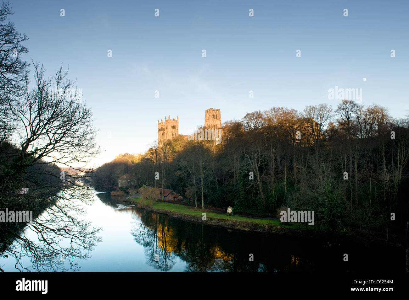 Durham Kathedrale gesehen über den Fluss zu tragen, County Durham, Großbritannien Stockfoto