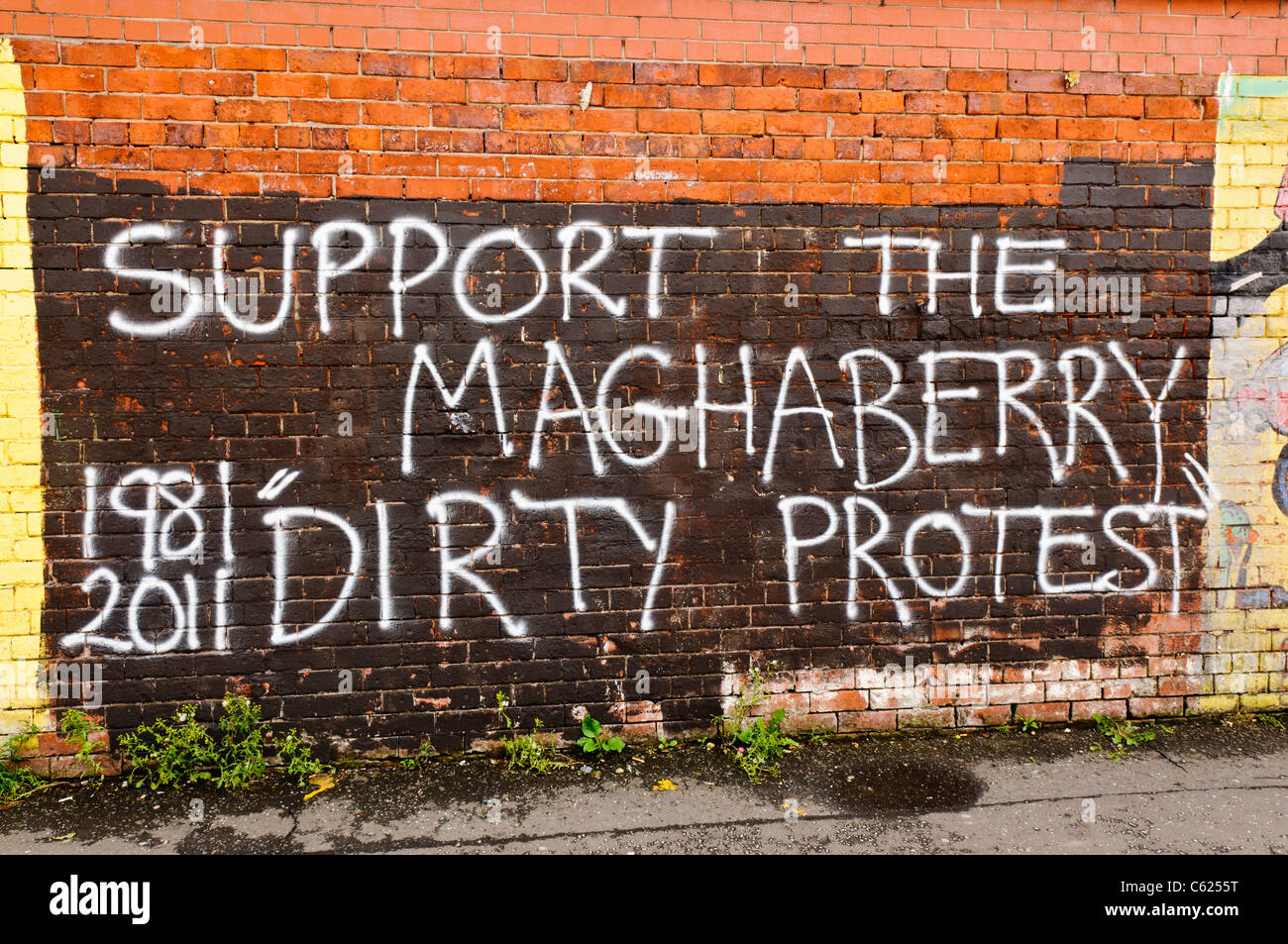 Graffiti Unterstützung der republikanischen Gefangenen im Gefängnis Maghaberry, die auf 'Dirty Protest' Stockfoto