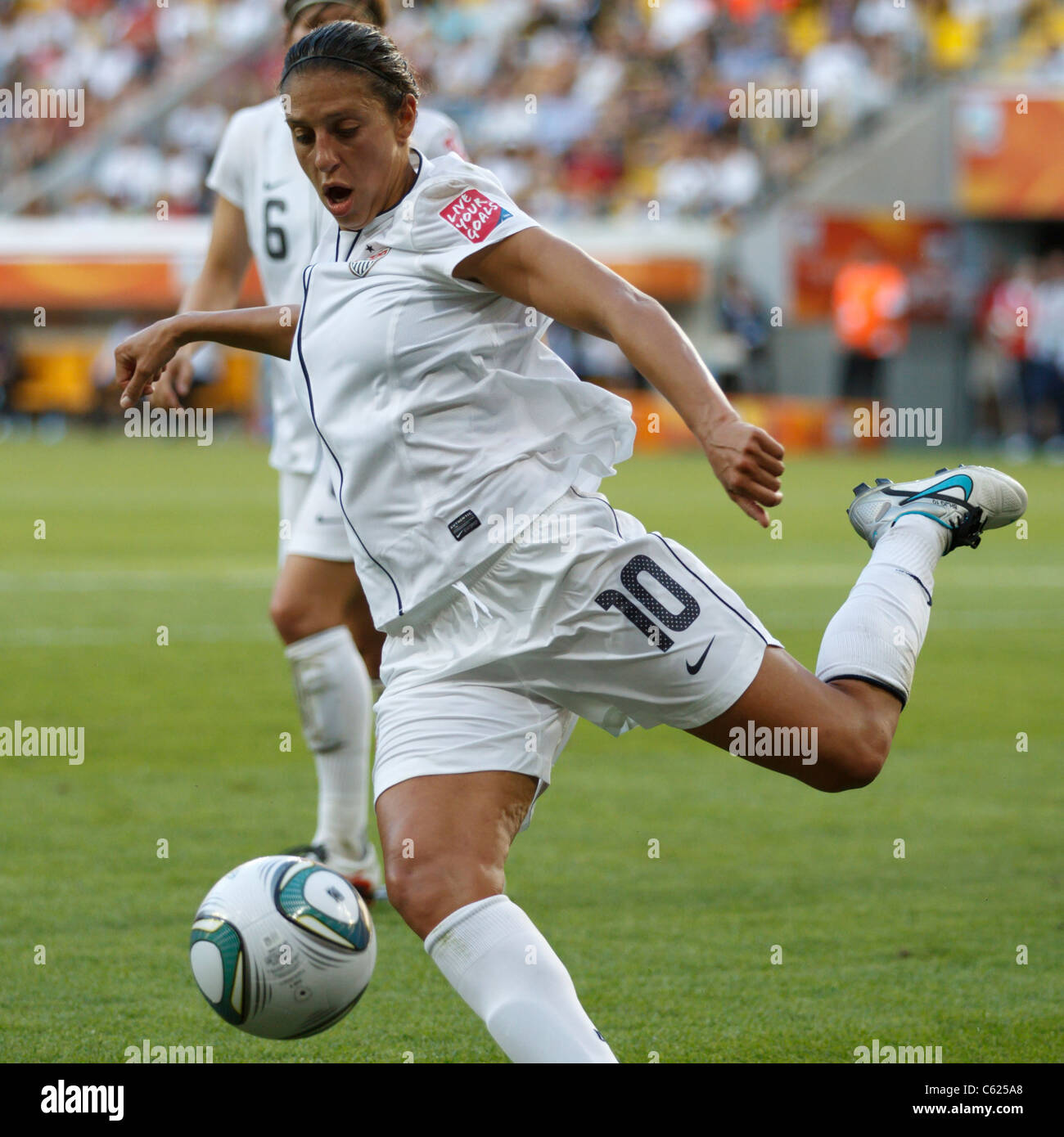 Carli Lloyd aus den Vereinigten Staaten im Spiel der FIFA Frauen-Weltmeisterschaft Gruppe C gegen Nordkorea am 28. Juni 2011 im Rudolf-Harbig-Stadion in Dresden. Nur redaktionelle Verwendung. Kommerzielle Nutzung verboten. Stockfoto