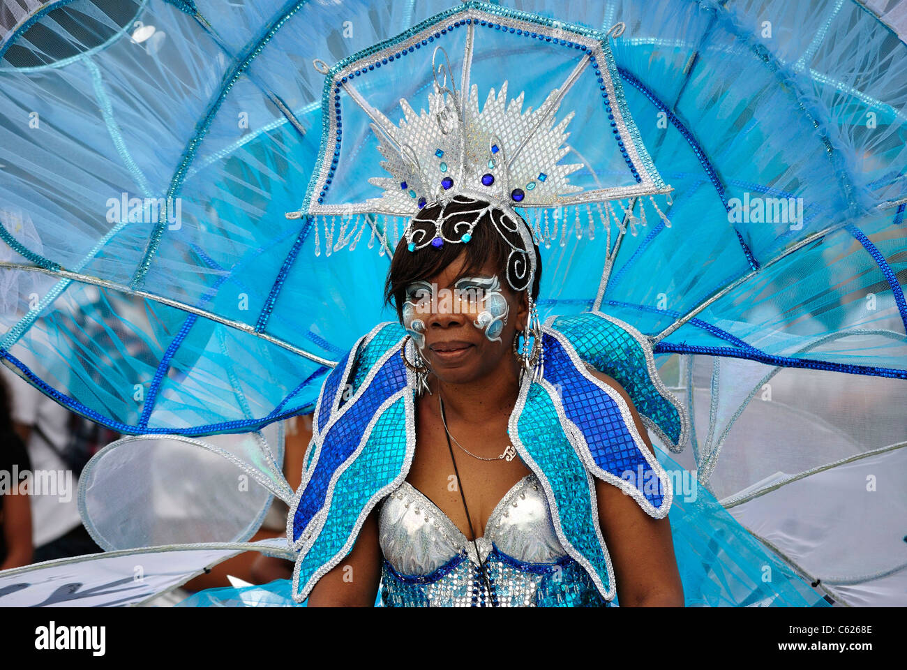 Eine Frau in der Parade in Leicester karibischen Karneval 2011 Stockfoto