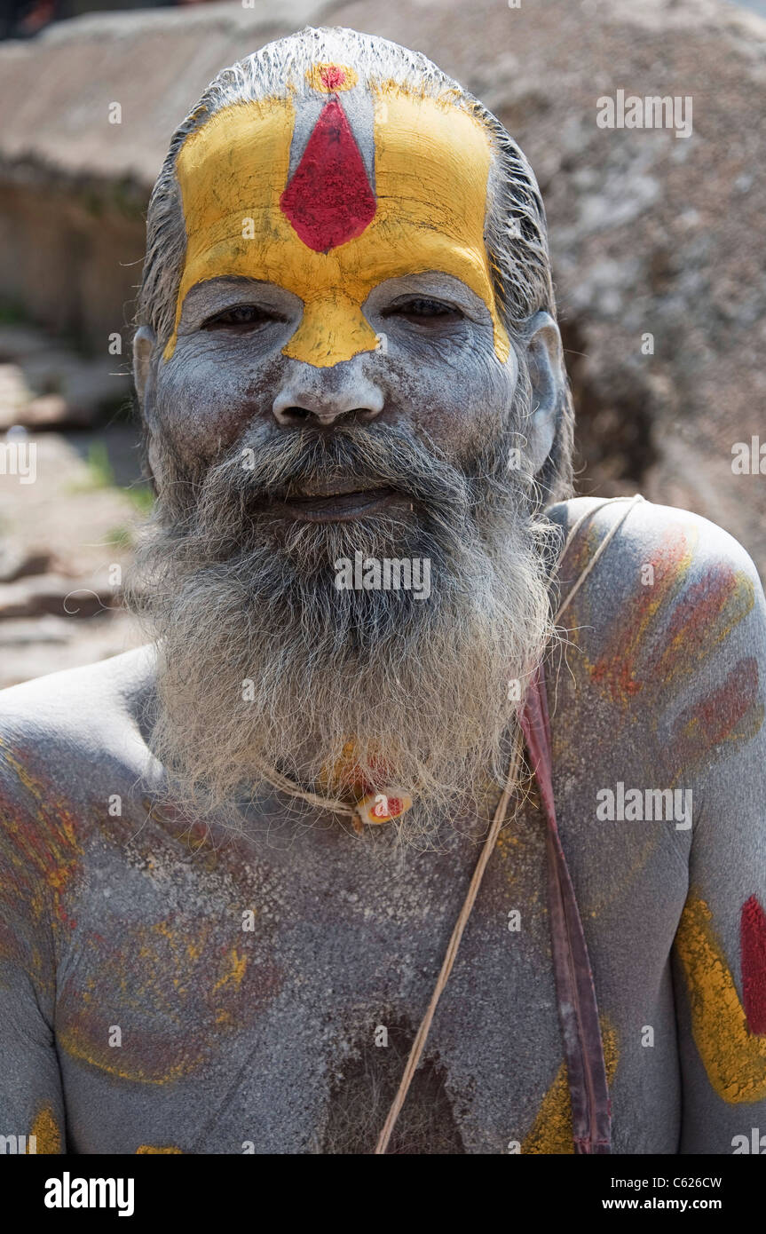 Eine heilige Sadhus auf Shiva-Tempel von Pashupatinath in Kathmandu, Nepal Stockfoto