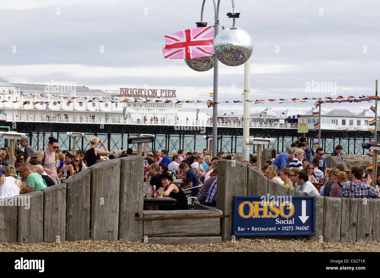 Samstag Nachmittag am Strand von Brighton Stockfoto