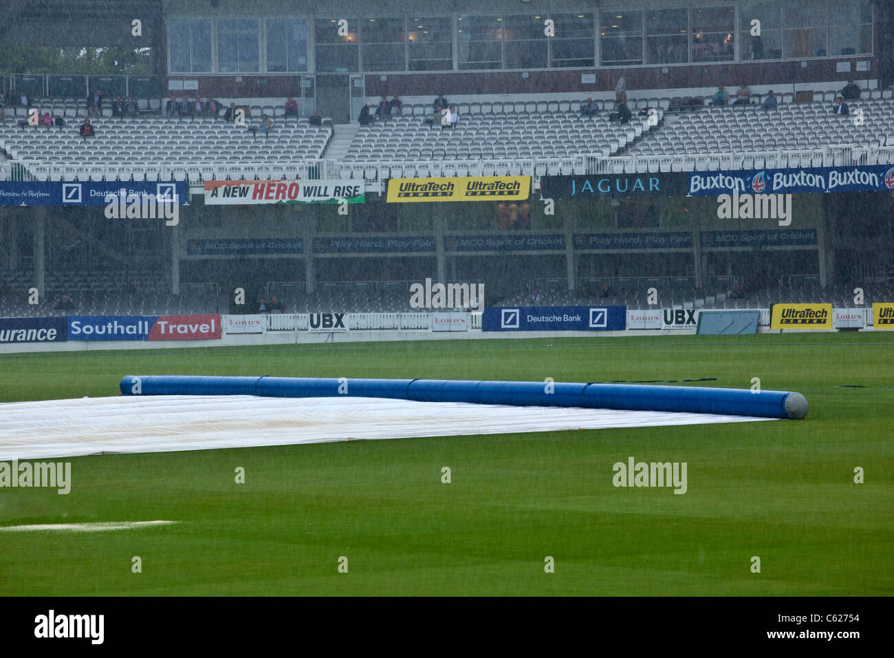 Regen stoppt spielen auf Lords Cricket Ground Stockfoto