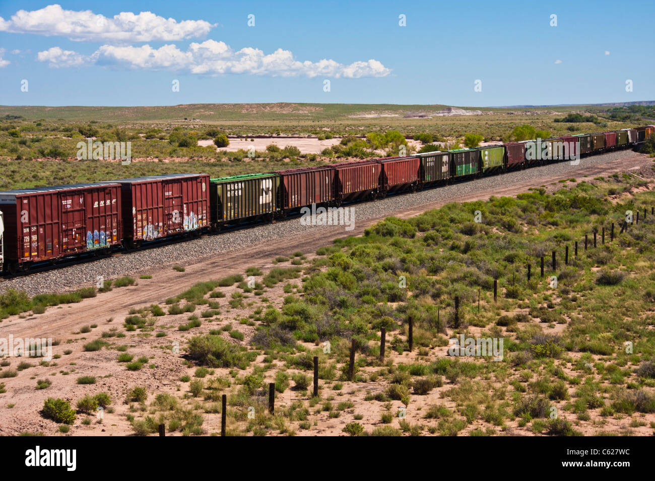 Burlington Northern und Santa Fe-Zug in Arizona. Stockfoto