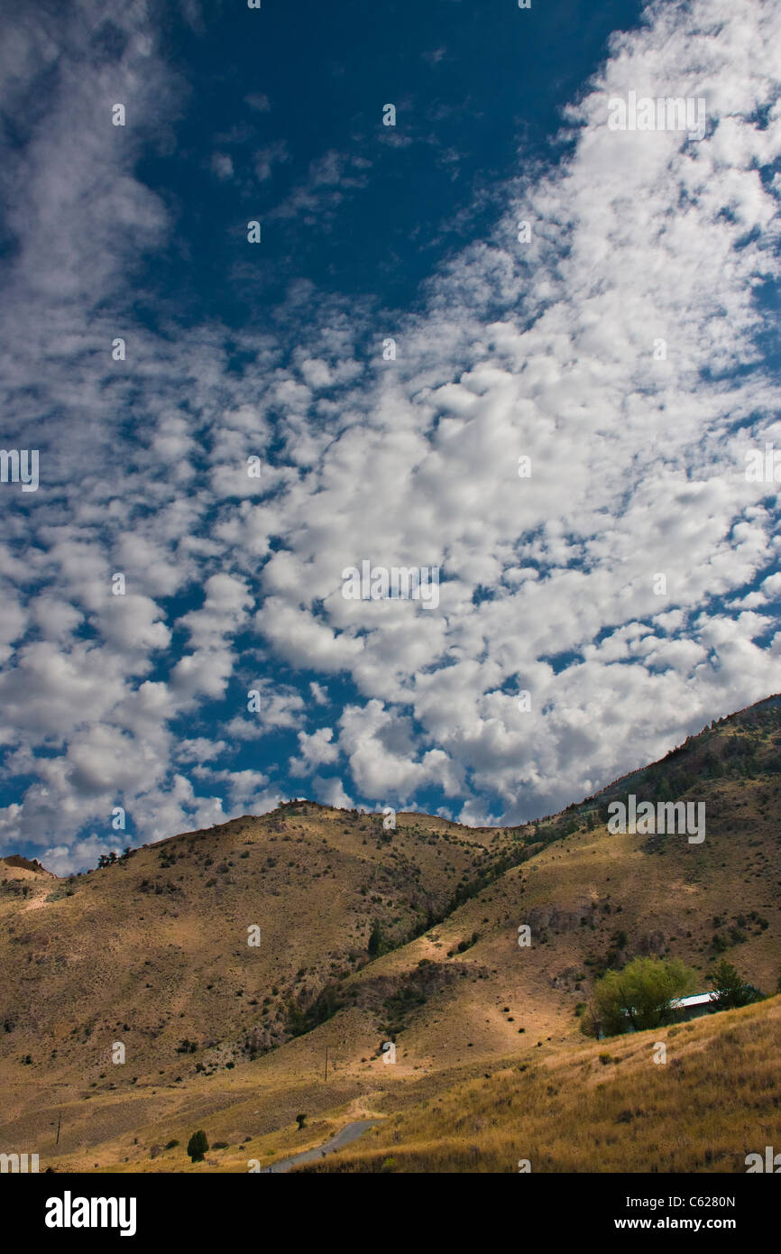 Wolkenformationen Sturm über Gallatin Berge und Gallatin National Forest im südwestlichen Montana zu entwickeln. Stockfoto