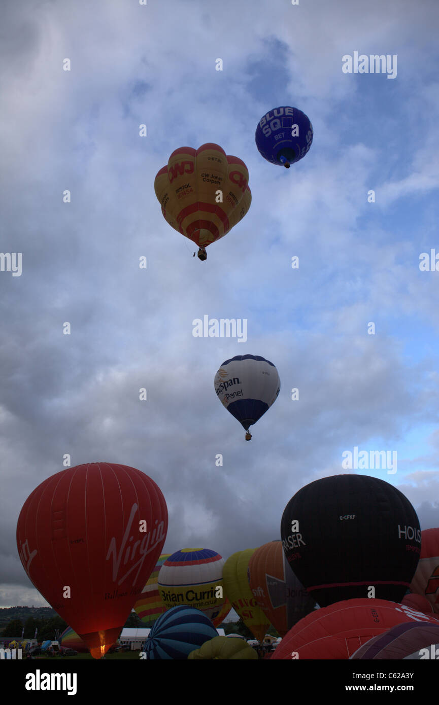 Bristol Balloon Fiesta, Dawn Masse Aufstieg Stockfoto