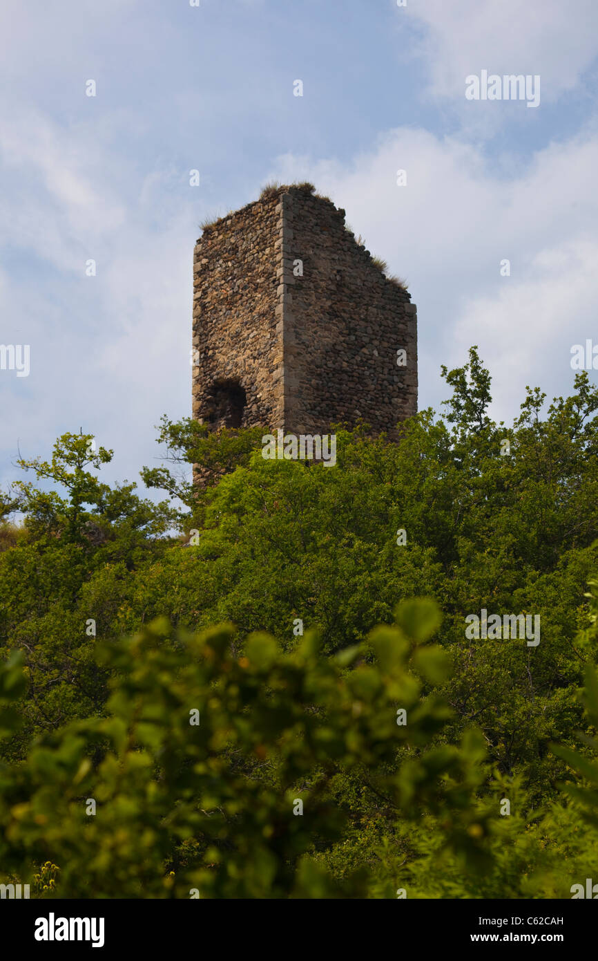 La tour de Mascarda, ein Burgturm in der Nähe von Mosset, im Süden von Frankreich. Stockfoto